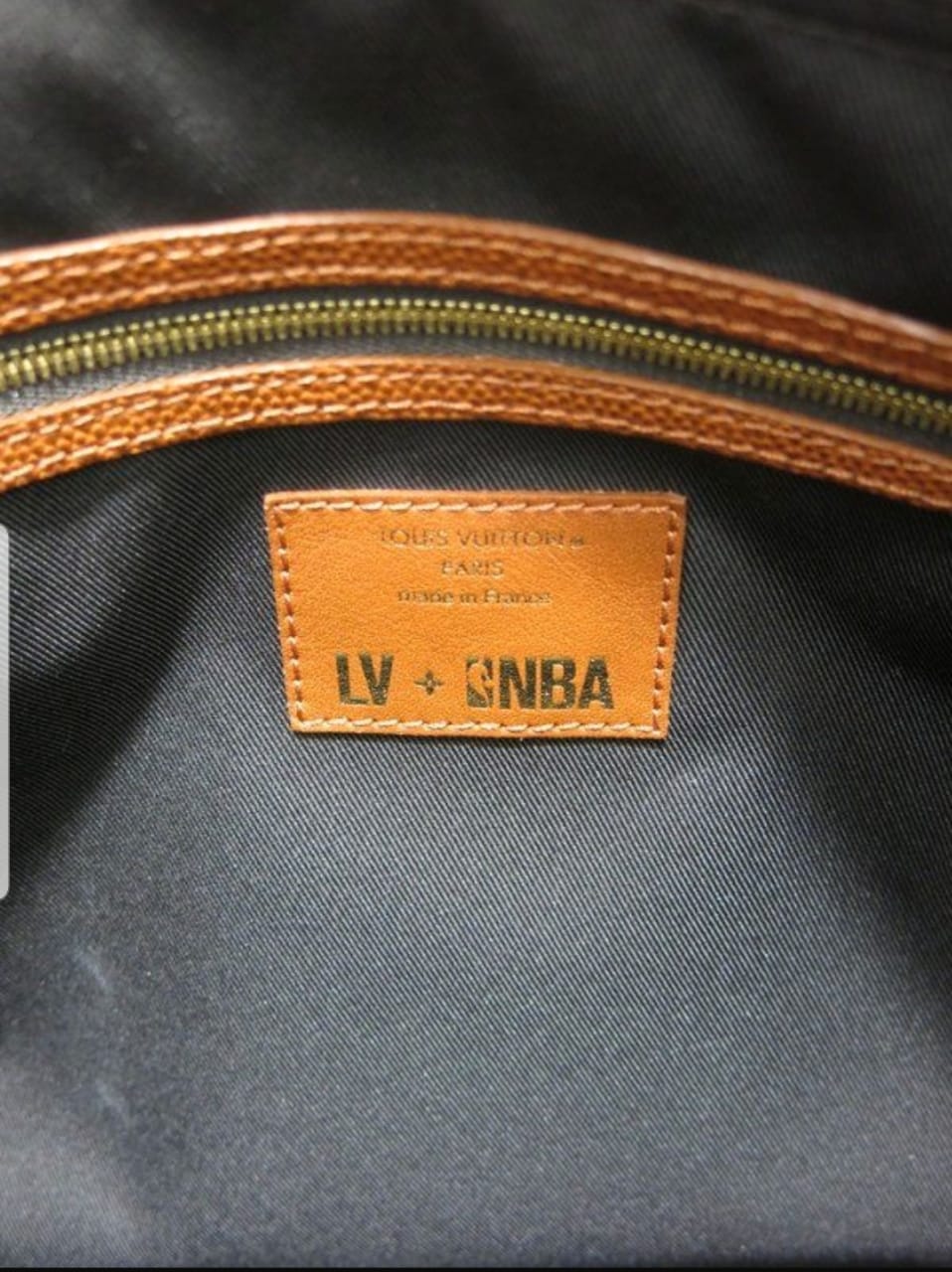 Louis Vuitton Keepall Bandouliere 55 NBA LV—Sac de voyage de week-end de basketball marron