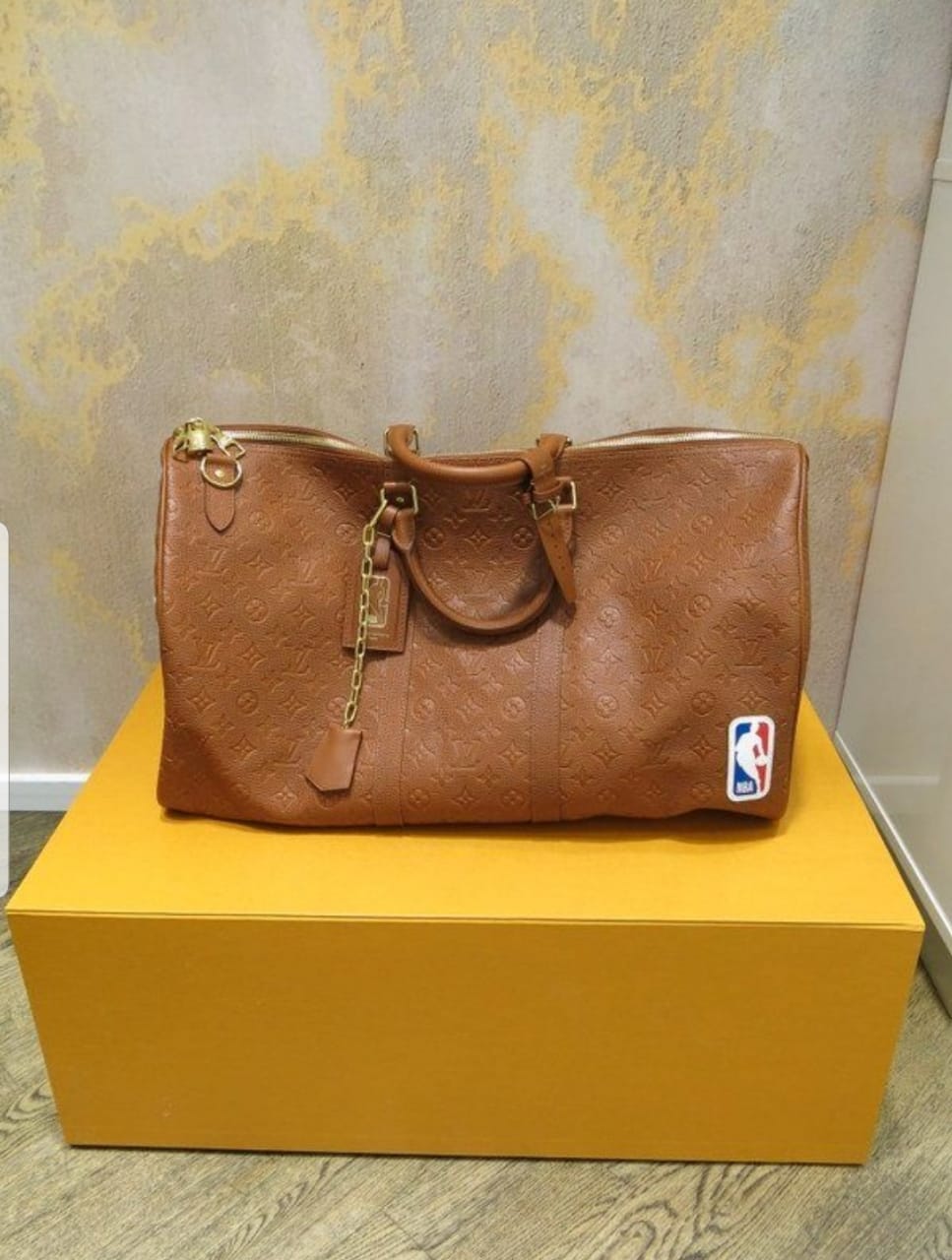 Louis Vuitton Keepall Bandouliere 55 NBA LV—Sac de voyage de week-end de basketball marron