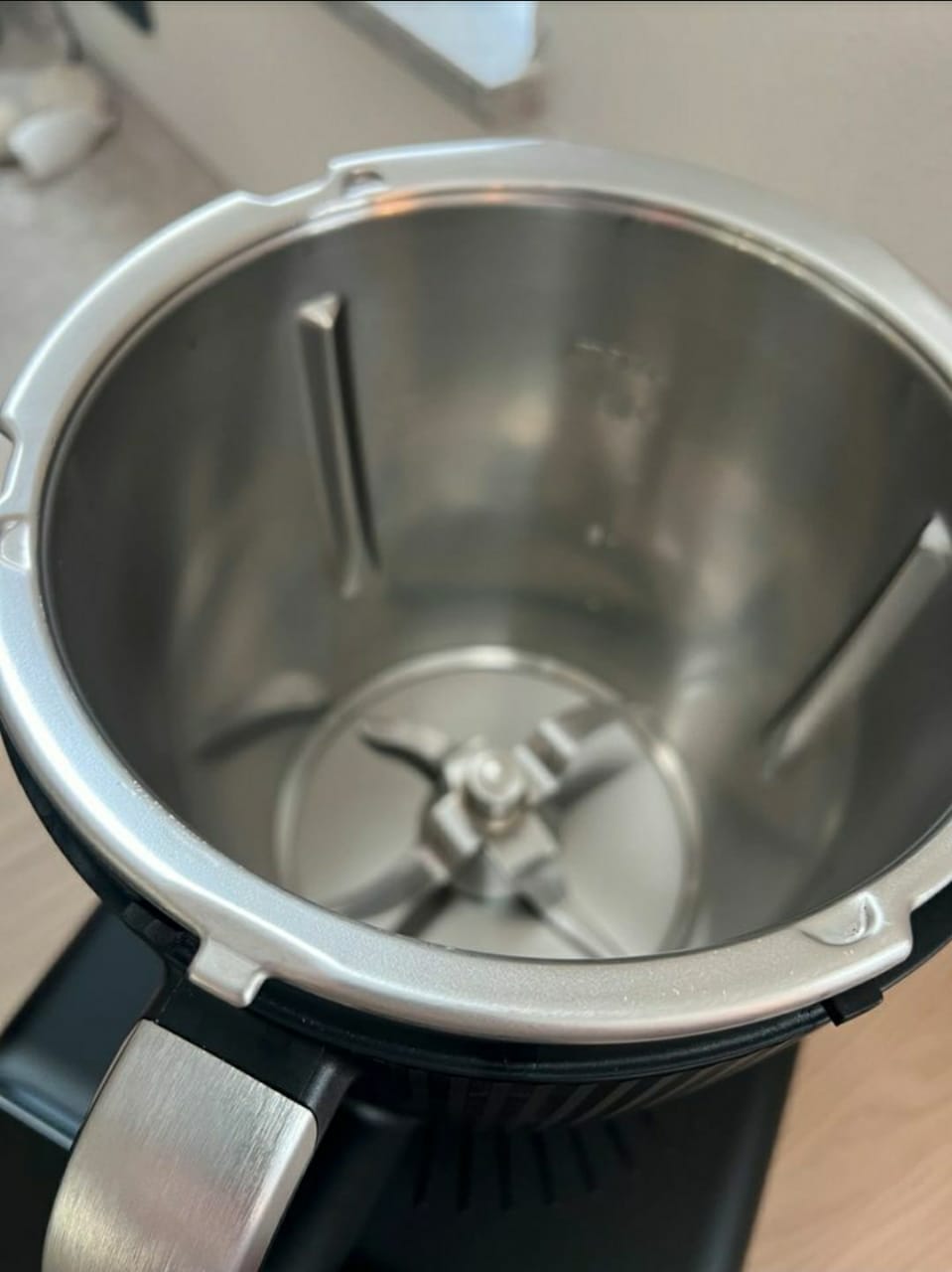 Coolina Planche coulissante de qualité supérieure pour Thermomix - Compatible avec TM7 - Patins de qualité supérieure - En acrylique (noir)